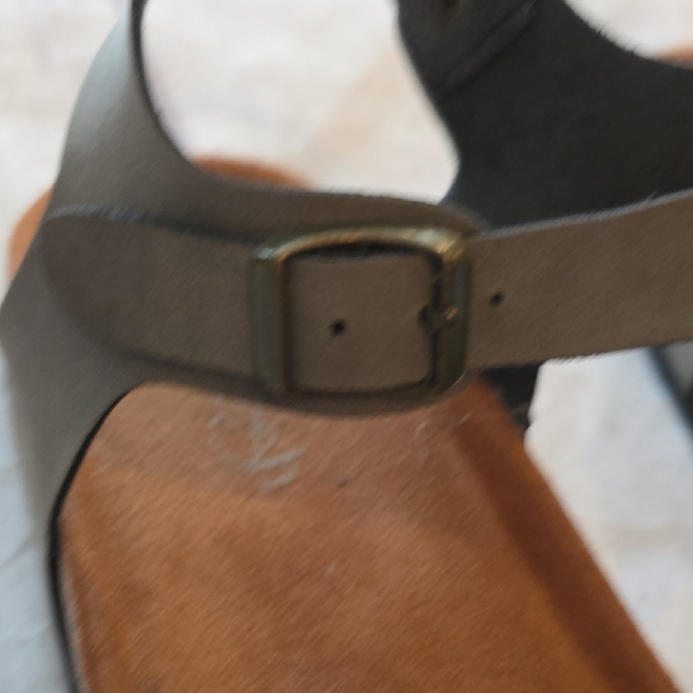 Refresh Tan and Gray Women's Sandals - Picture 4 of 5